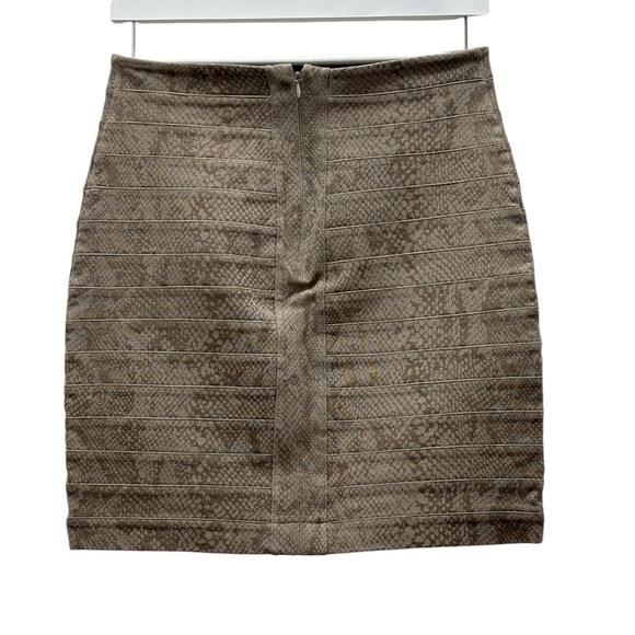 EXPRESS Tan/Gold Mini Bandage Skirt w/Snake Print Back Zipper Stretchy Size-4 - Picture 2 of 8